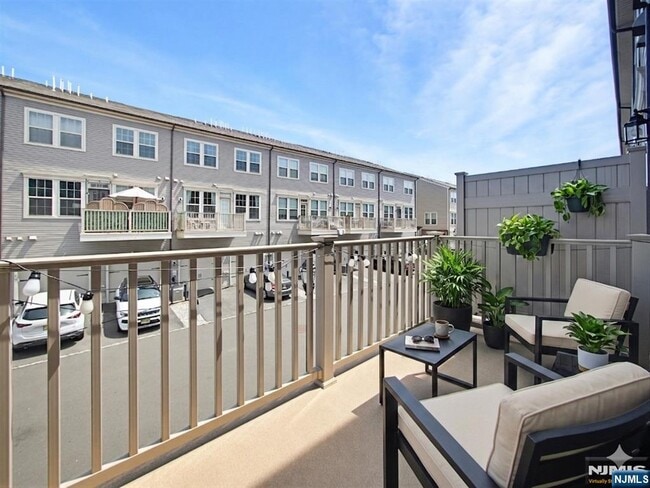 Building Photo - 44 Leahy Dr