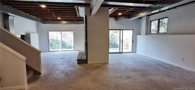 Building Photo - 103 Silver Creek Ln