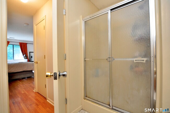 Building Photo - 30 Simsbury Landing