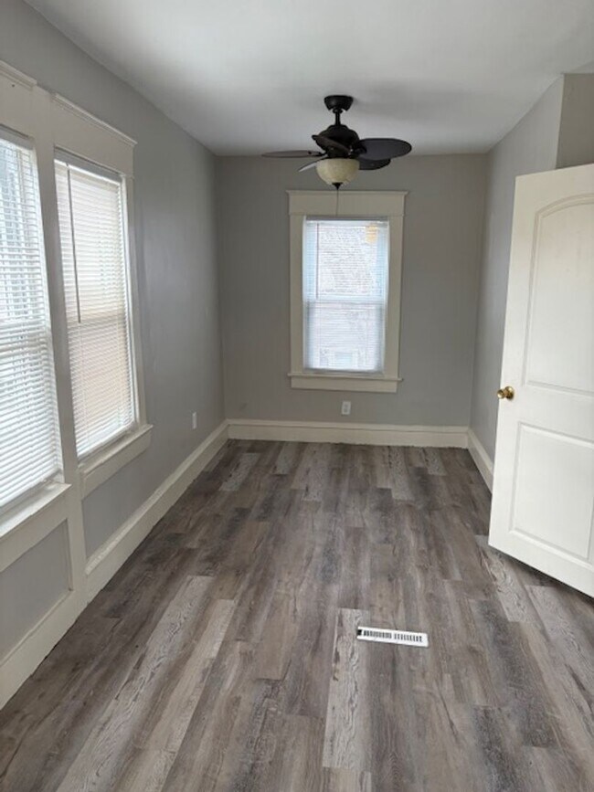 Building Photo - Beautifully updated 2 bedroom home