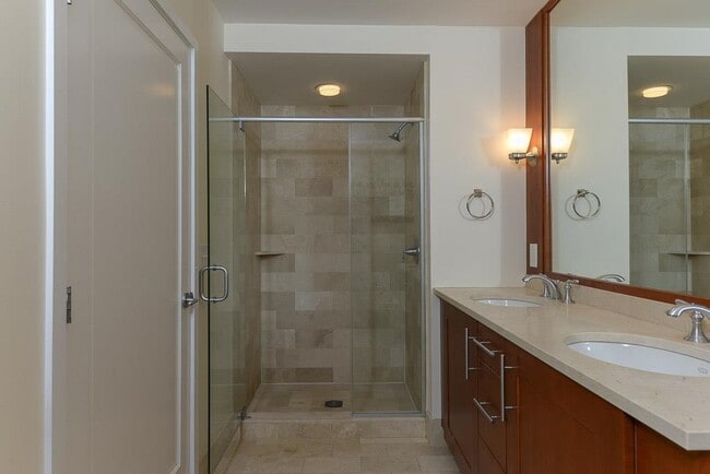 Building Photo - 1025 Maxwell Ln