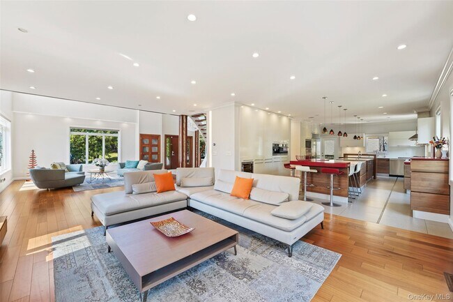 Building Photo - 2 Hudson St