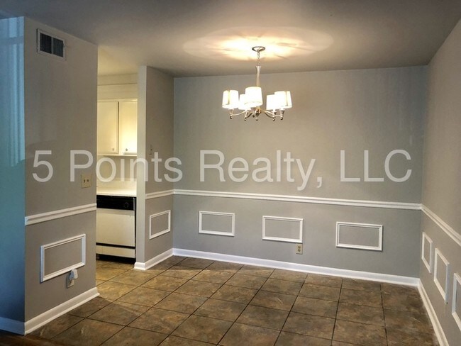 Building Photo - 420 Walton Ln