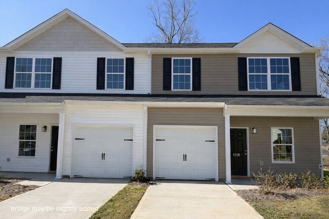 Building Photo - Two bedroom, 2.5 bath townhome in Whitsett