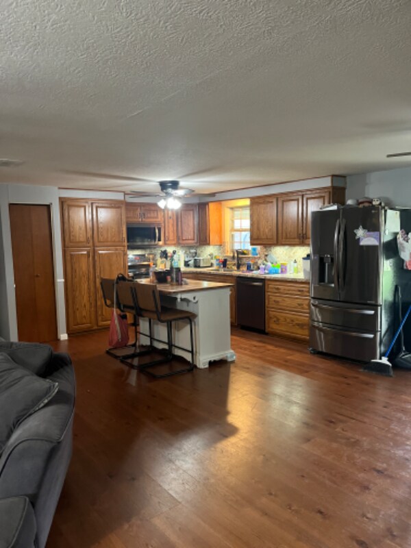 Building Photo - 6838 Gilette Dr