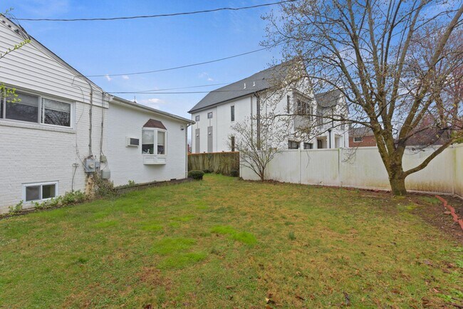 Building Photo - 6304 Kirby Rd