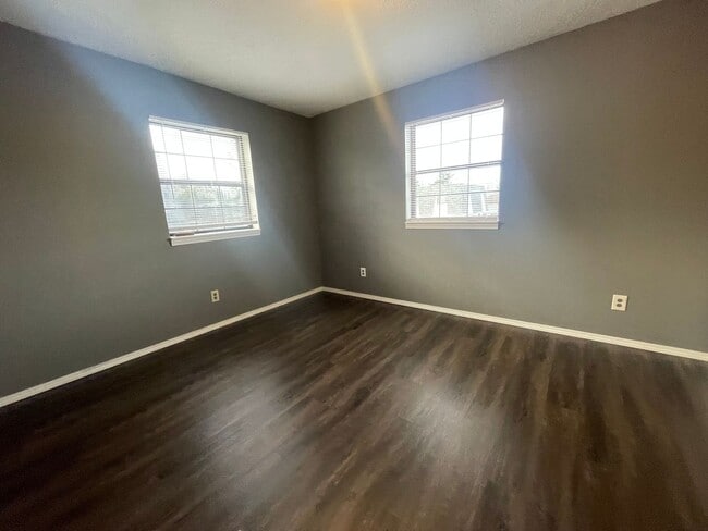 Building Photo - OK 1103-6