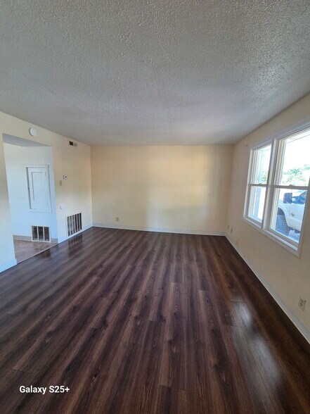 Building Photo - 1413 NW Despain Ave