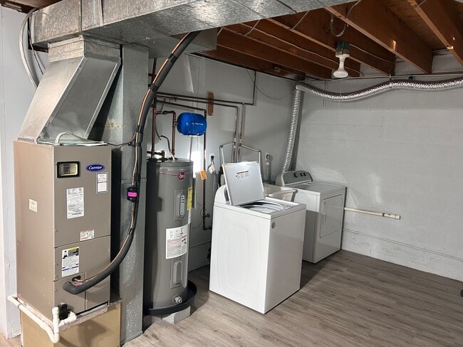 Building Photo - 2 bed 2 bath Townhouse in Woodmill