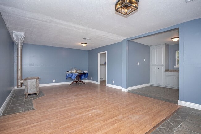 Building Photo - 3 Bed 1 Bath Home In Pascagoula - New Appl...