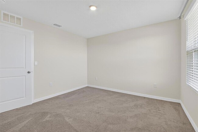 Building Photo - 3288 Silver Date Dr