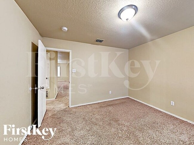 Building Photo - 14112 Silkwood Dr