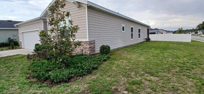 Building Photo - 7898 SW 74th Lp