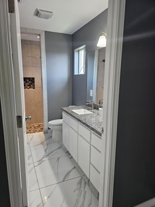 Building Photo - 357 Riverhill Loop