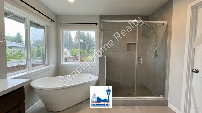 Building Photo - Step Inside to this Home with Spacious & Flexible Living!