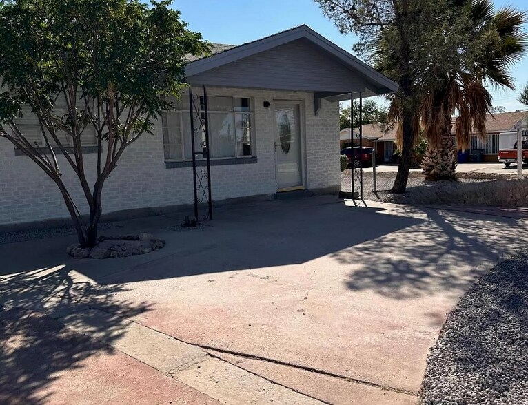 Building Photo - 8100 Sandland Dr