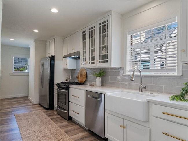 Building Photo - 212 Edgemere Ct