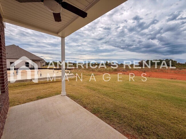 Building Photo - Elegant 4 Bedroom Retreat in Meridianville!