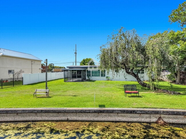 Building Photo - 2705 Gulfstream Rd