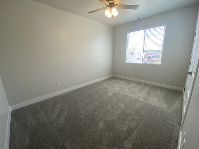 Building Photo - 4138 Baywood Dr