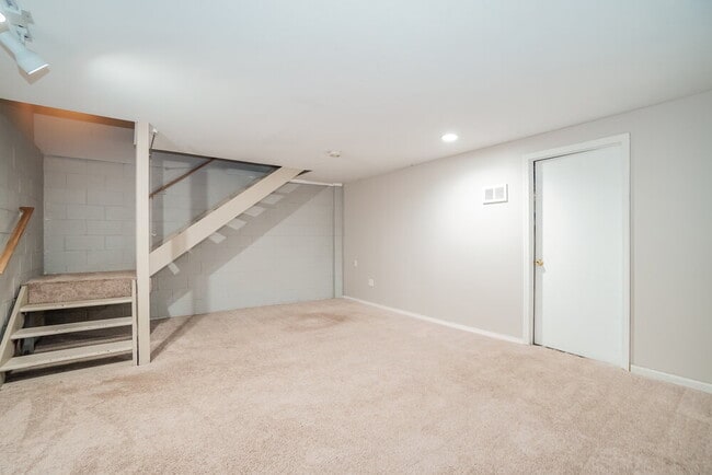 Building Photo - 349 Holly Grove Rd