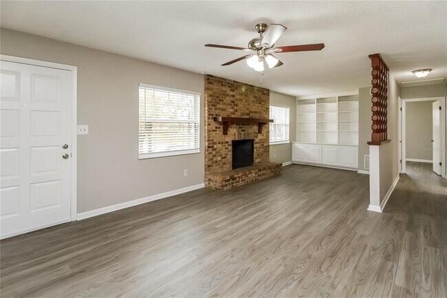 Building Photo - 5133 Oak Hill Dr