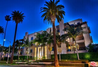 Building Photo - 447 N Doheny Dr