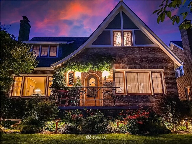 Spacious 5-bed, 3-bath House in Tacoma - 3119 N 20th St Tacoma WA 98406 ...