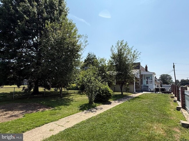 Building Photo - 1600 Fox Chase Rd