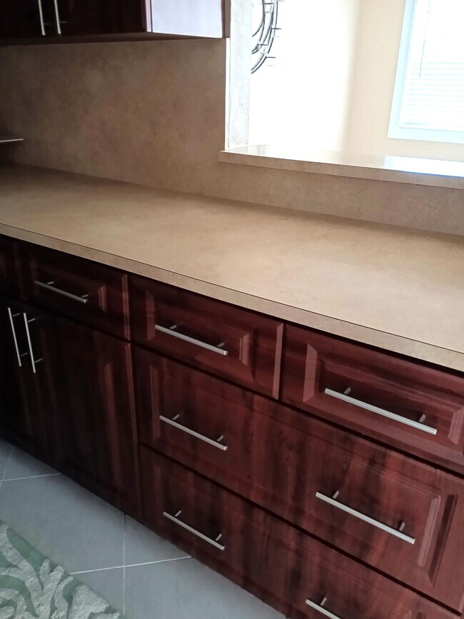 Building Photo - 355 Sheffield O