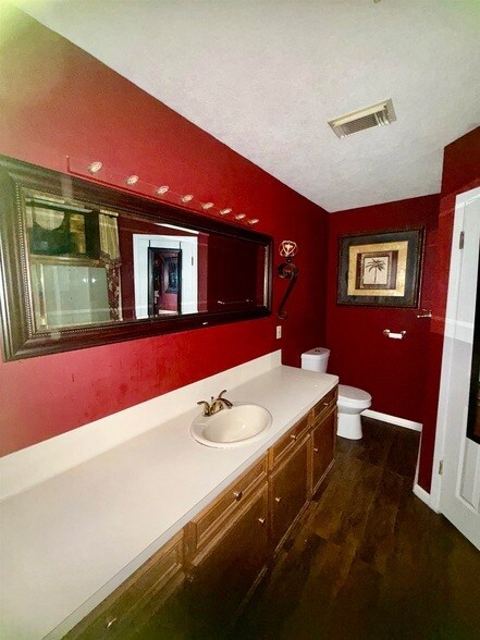 Building Photo - 4631 Inwood Dr