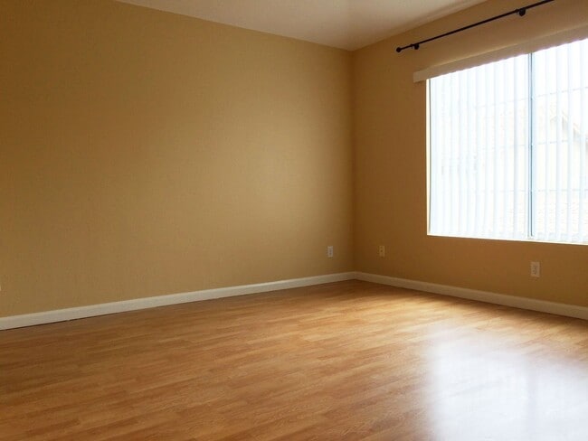Building Photo - 2 Bd, 2 Ba in Aliso Viejo