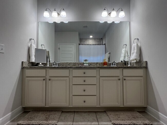 Building Photo - 8026 Burnside Lp