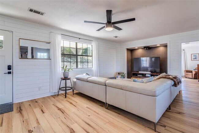 Building Photo - 631 Harmon Hills Cove
