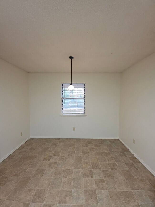 Building Photo - 611-615 N Greenwich Ave