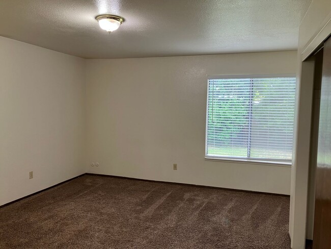 Building Photo - 1117 McGuire Dr