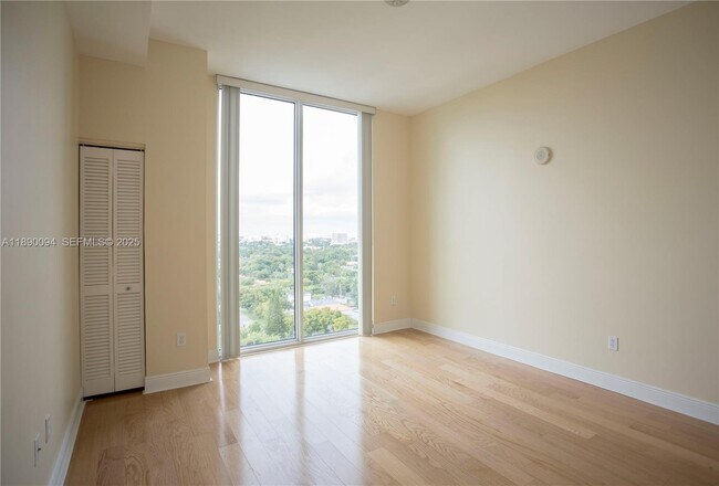 Building Photo - 2525 SW 3rd Ave