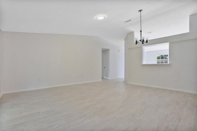 Building Photo - 617 4th Ave N