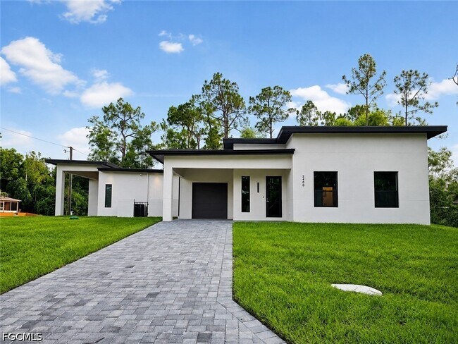 Building Photo - 2402 George Ave S