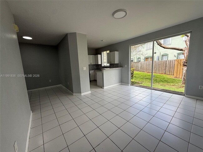 Building Photo - 1586 SE 27th Ct