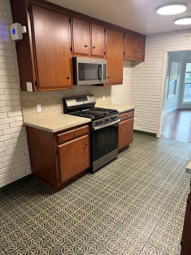 Building Photo - 2230 Alta Vista Dr