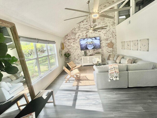 Building Photo - 4700 Regina Dr