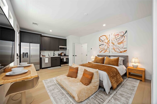 Building Photo - 3028 Lamar St