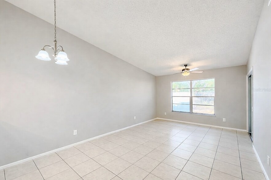 Building Photo - 7135 Parkside Villas Dr N