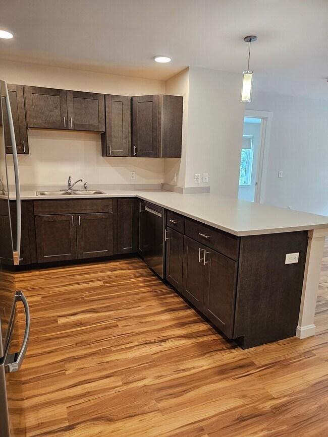 Building Photo - Limited Time Offer:  1st Month Rent Free with new 2 Bedroom Lease: Corner 2 Bedroom/ 2 Bathroom A...