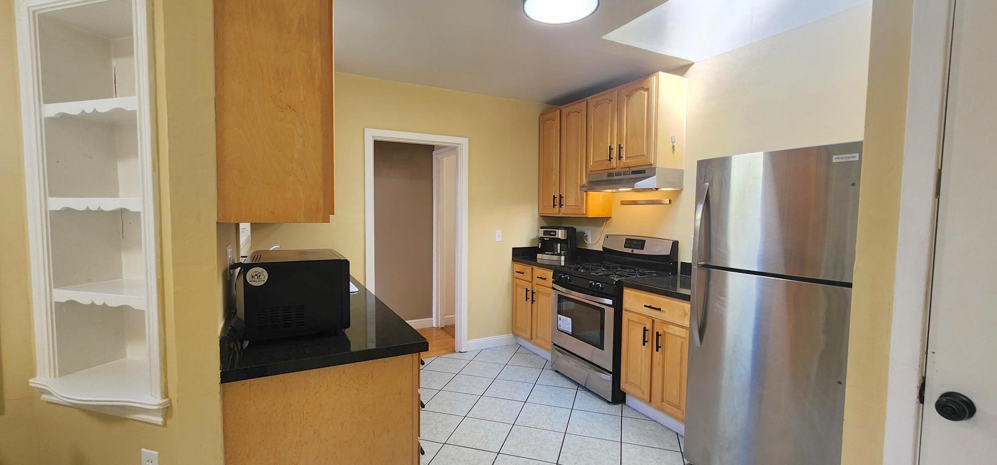 Kitchen: 13'2" x 6' - 245 Concord St