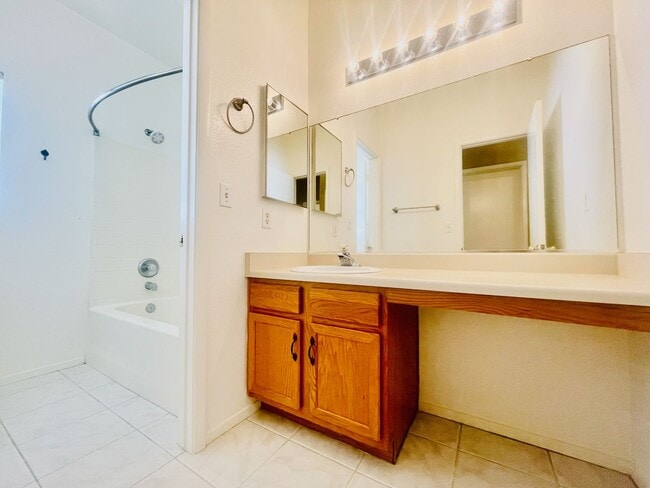 Building Photo - Stunning Single Story, 3 Home with Open Floor Plan on Cul-de-sac