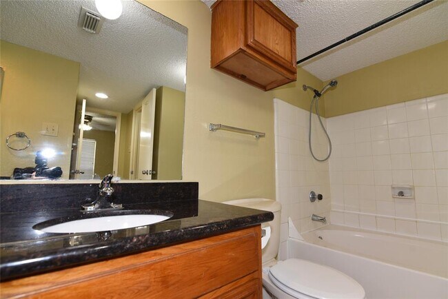 Building Photo - 12400 Overbrook Ln