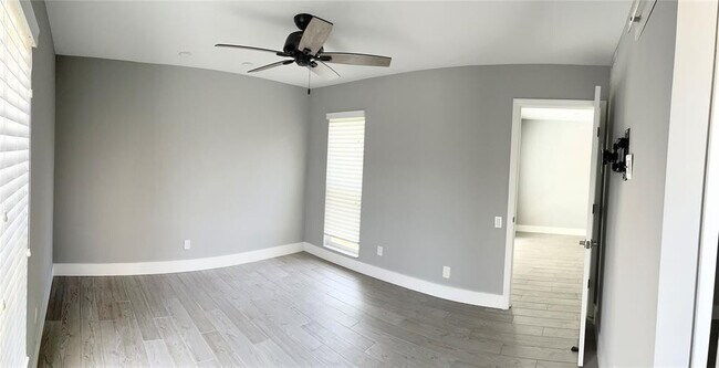 Building Photo - 5328 NE 6th Ave