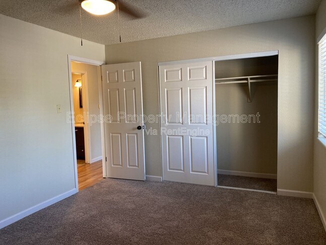 Building Photo - 512 Bell Ct